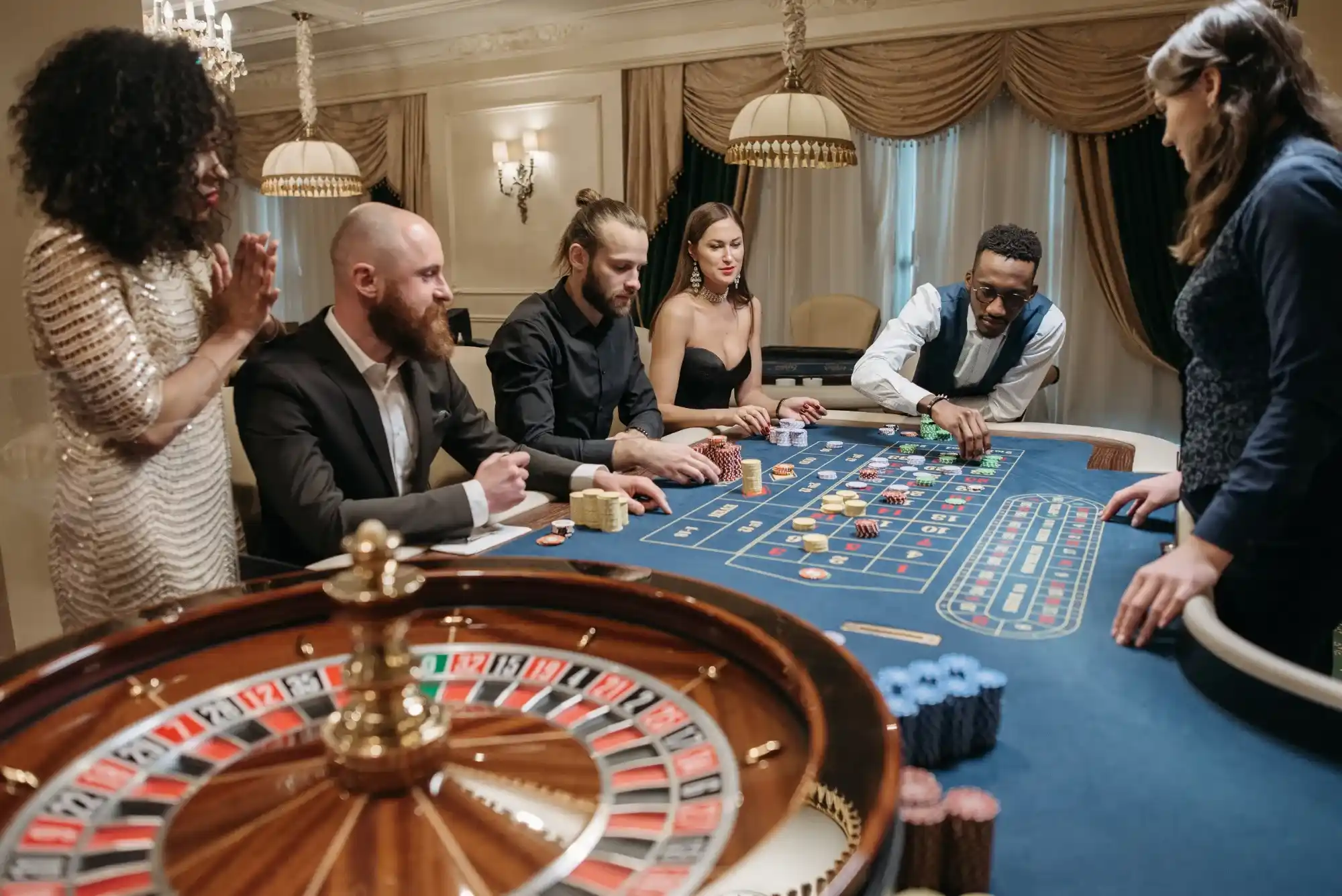 How Do Smart Notifications Affect Gambling Behavior
